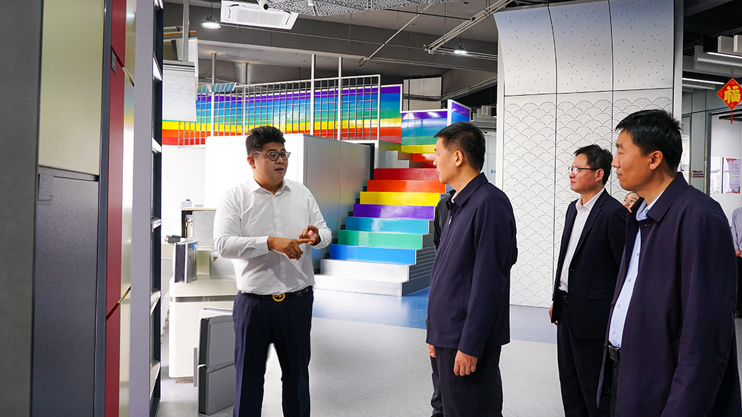 博兴县委副书记、代县长孔磊一行到访BBIN宝盈集团调研产业发展情况(图2)